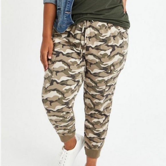 Torrid Relaxed Fit Jogger Stretch Challis Mid-Rise Cargo Pocket Pant Camo Sz 1 - Picture 1 of 3